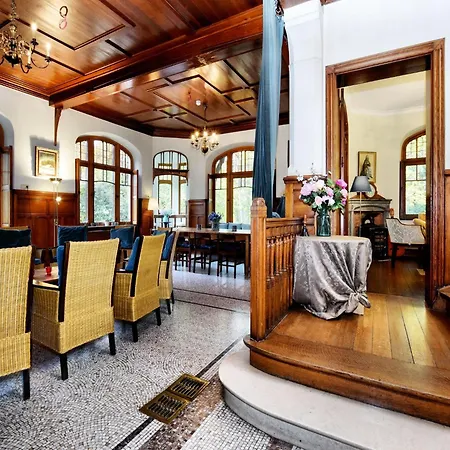 Beautiful Castle In Wit Garden, Cleaning Included Spa