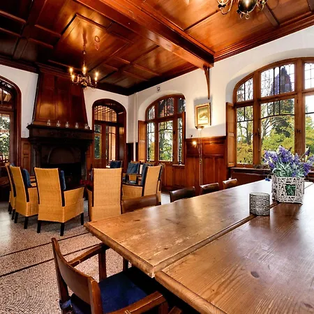 Beautiful Castle In Wit Garden, Cleaning Included * Spa