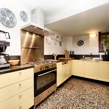 Beautiful Castle In Wit Garden, Cleaning Included * Spa