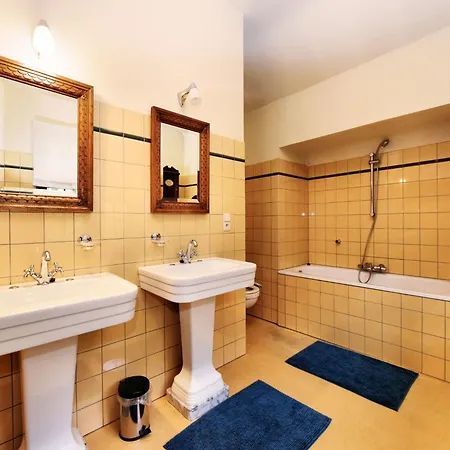 Villa Beautiful Castle In Wit Garden, Cleaning Included