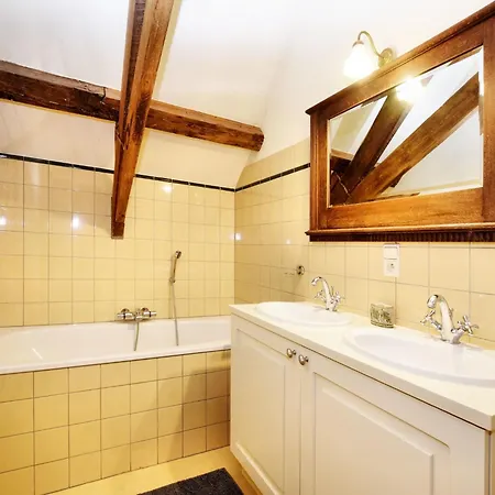 Villa Beautiful Castle In Wit Garden, Cleaning Included Spa