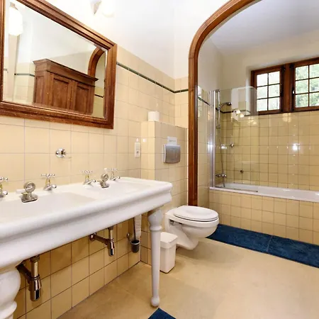 Villa Beautiful Castle In Wit Garden, Cleaning Included *